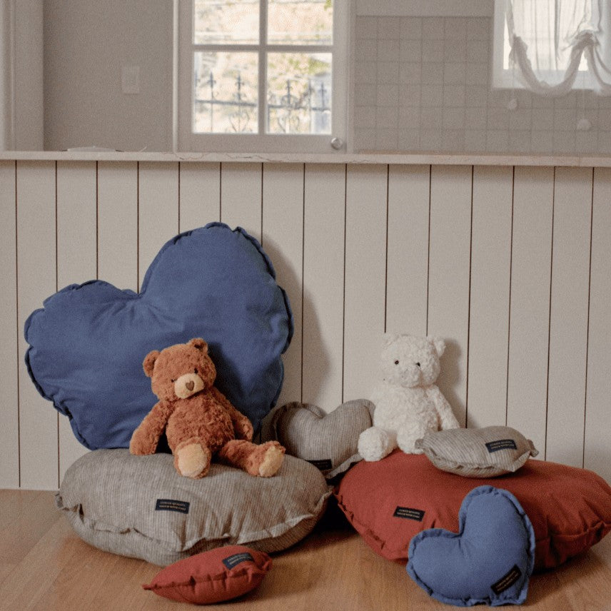 【予約】Organic Heart Cushion (3 color)