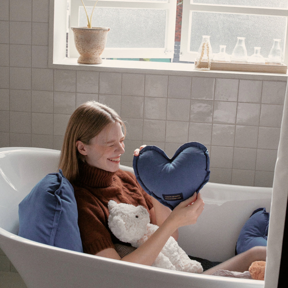【予約】Organic Heart Cushion (3 color)