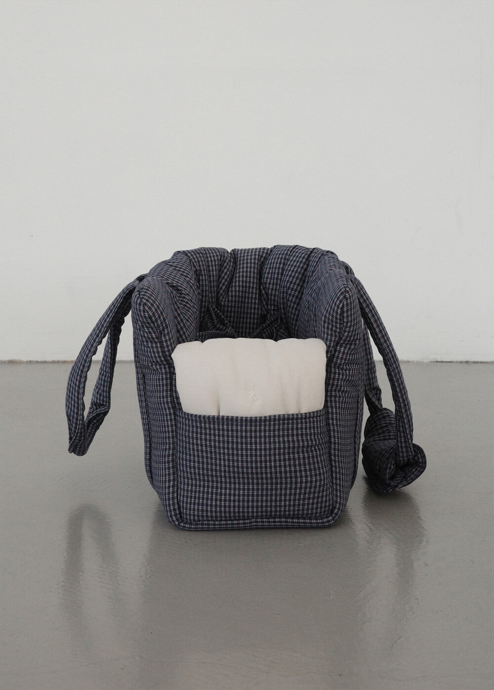 【予約】DAY CARRY BAG (navy check)